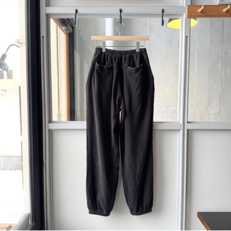 COMOLI フリース ドローストリングパンツ | Less Higashikawa
