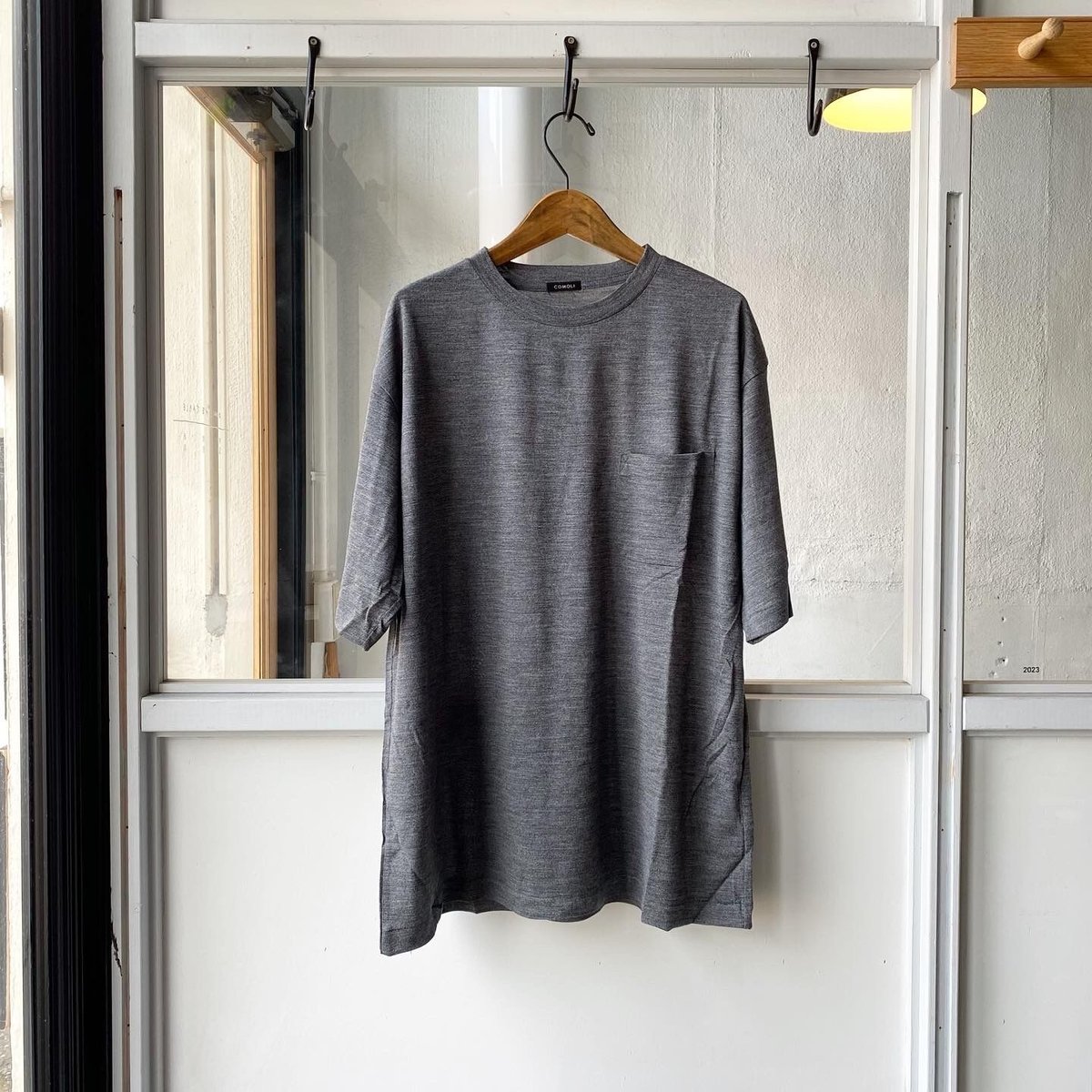 comoli サマーウールTシャツ 4 COMOLI サマーウール天竺 Tシャツ | Less Higashikawa