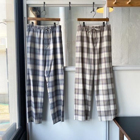 AURALEE 　SUPER LIGHT WOOL CHECK EASY SLACKS