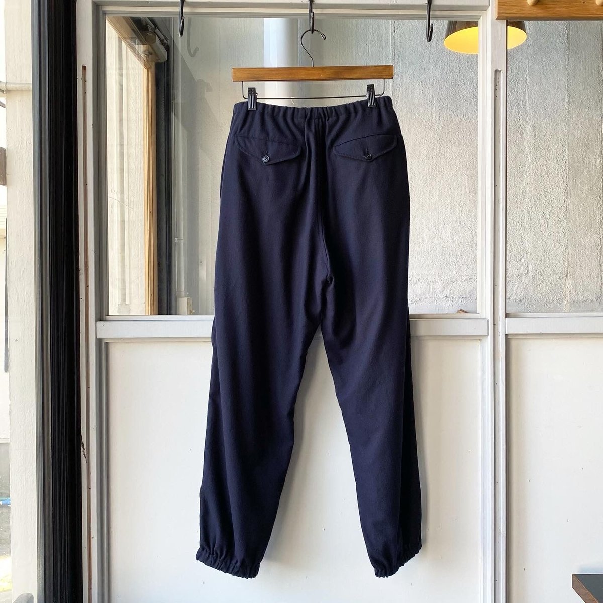 COMOLI ウールビエラ ドローストリングパンツ | Less Higashikawa