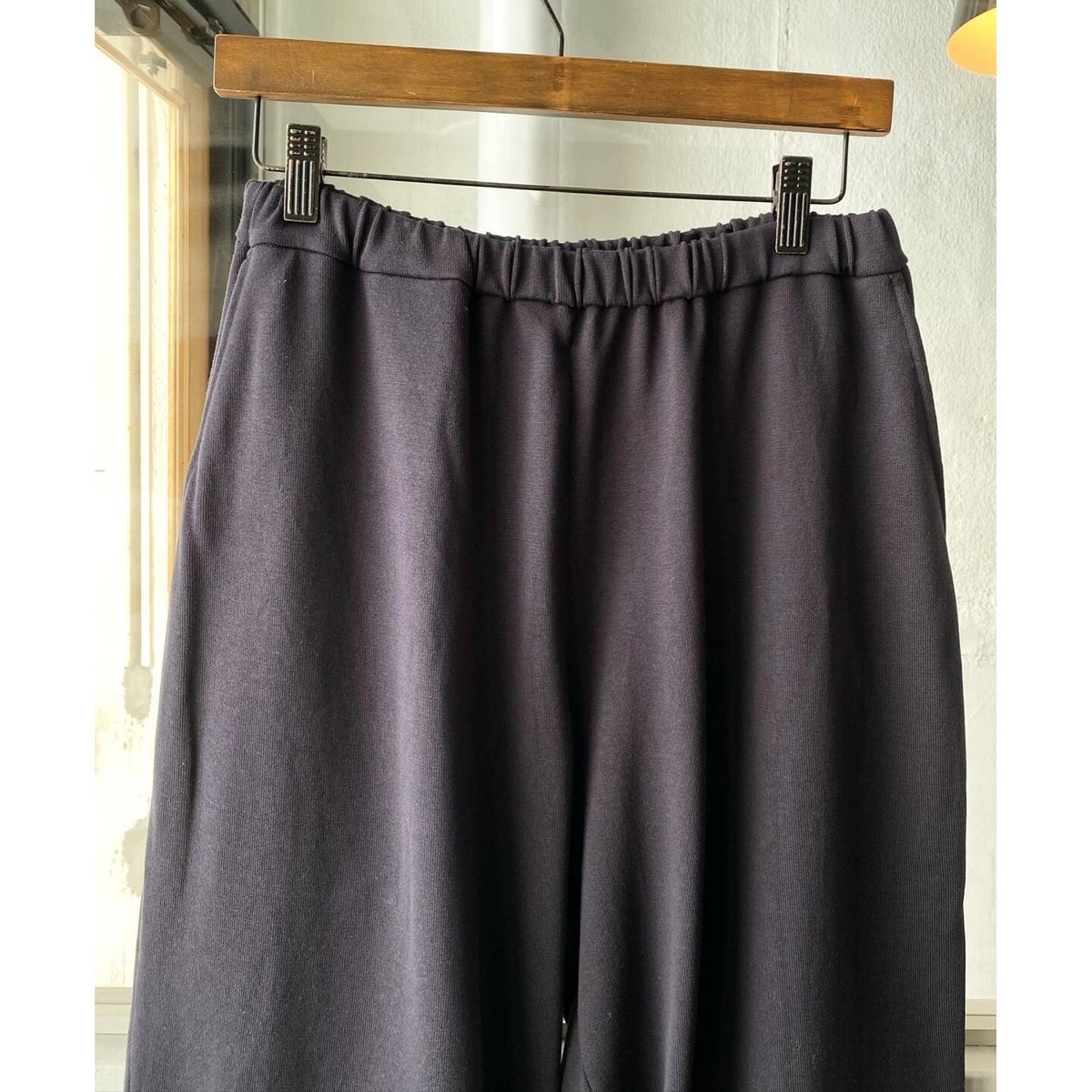 COMOLI シルクトラックニット パンツ | Less Higashikawa COMOLI シルクトラックニット パンツ | Less Higashikawa