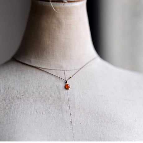 Margaret Solow 　 Enclosed Oval Fire Opal Necklace 14K