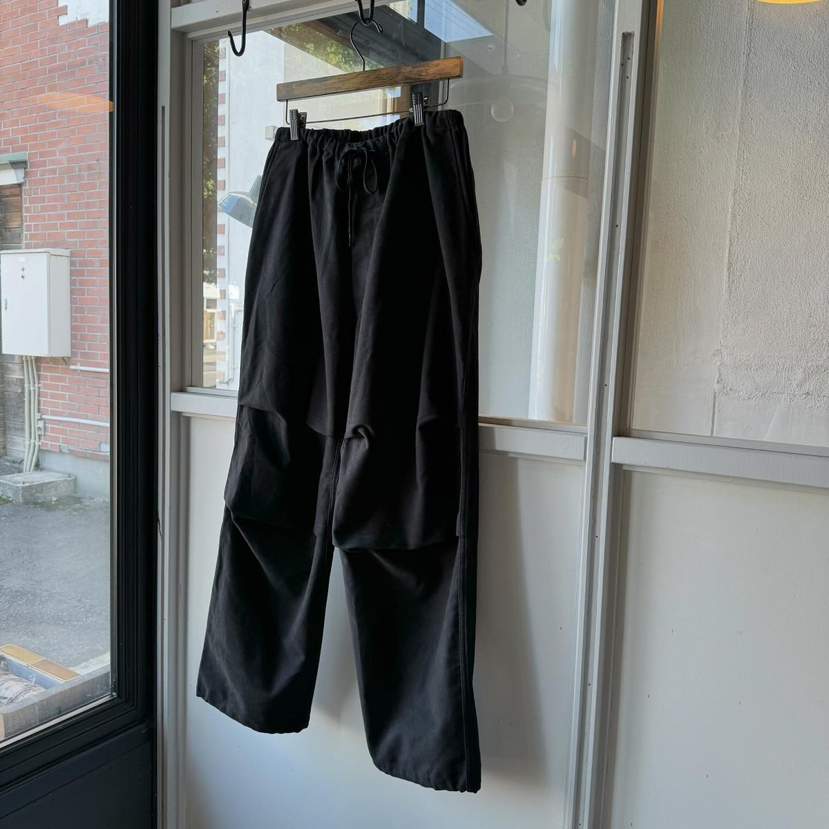 COMOLI モールスキン ニータックパンツ | Less Higashikawa