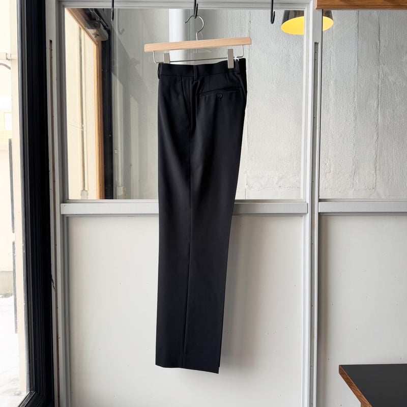 AURALEE LIGHT WOOL MAX GABARDINE SLACKS | Less