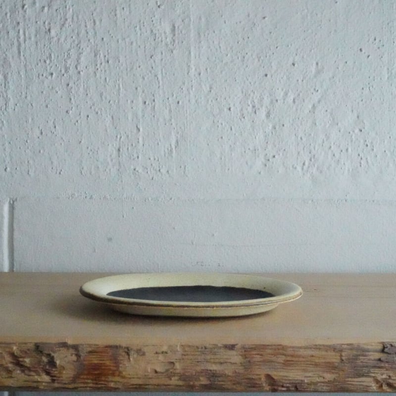 額賀章夫 黒掛け分け 楕円皿 小 | Less Higashikawa