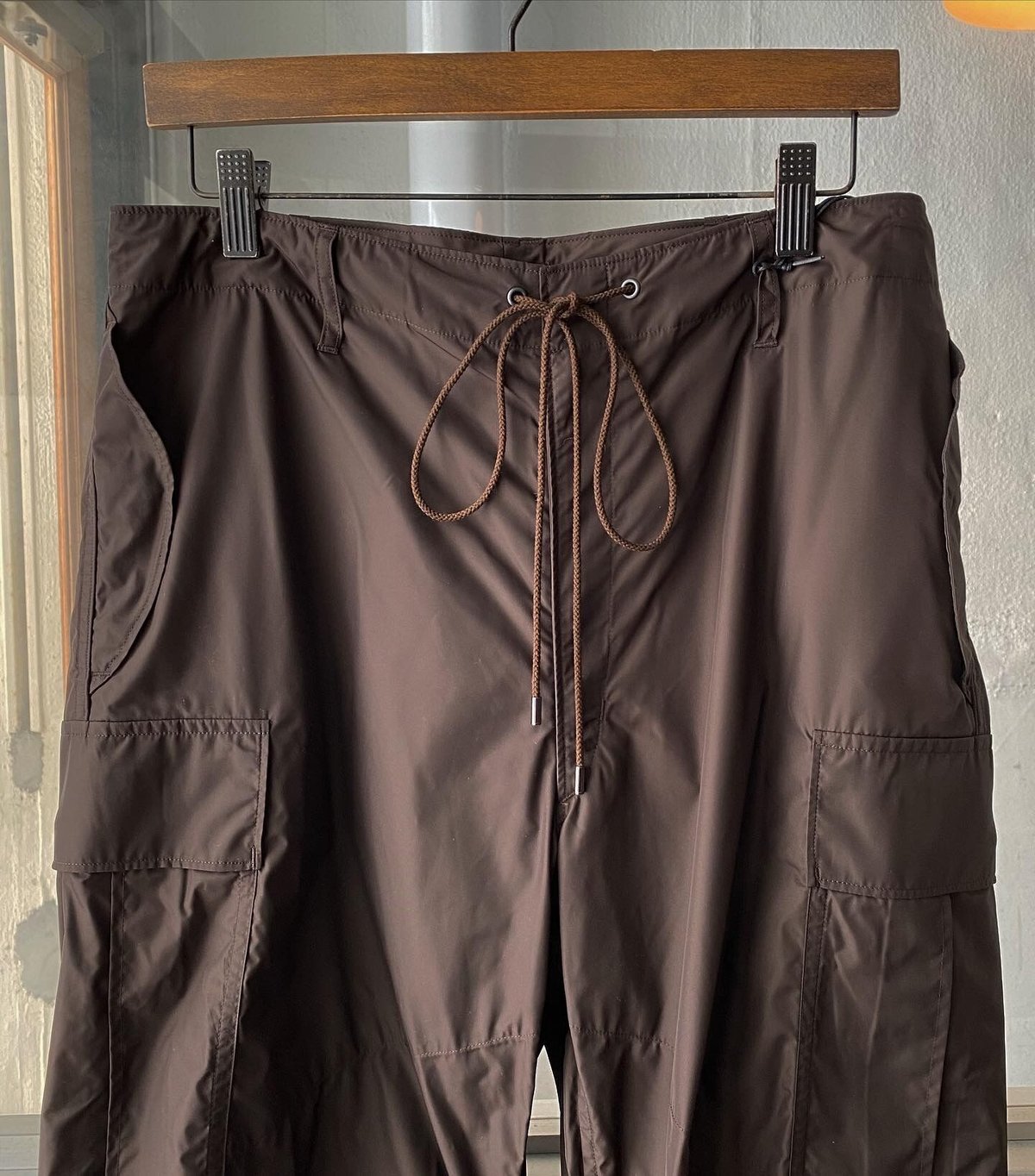 AURALEE HIGH COUNT LIGHT NYLON FATIGUE PANTS