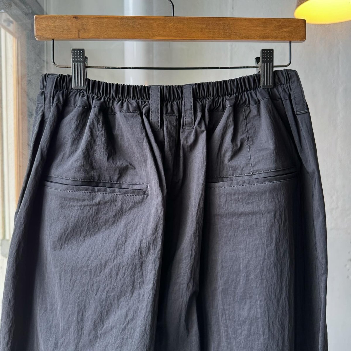 パンツ SSSTEIN NYLON EASY WIDE TROUSERS ssstein(シュタイン)/SILK NYLON EASY WIDE TROUSERS/CHARCOAL