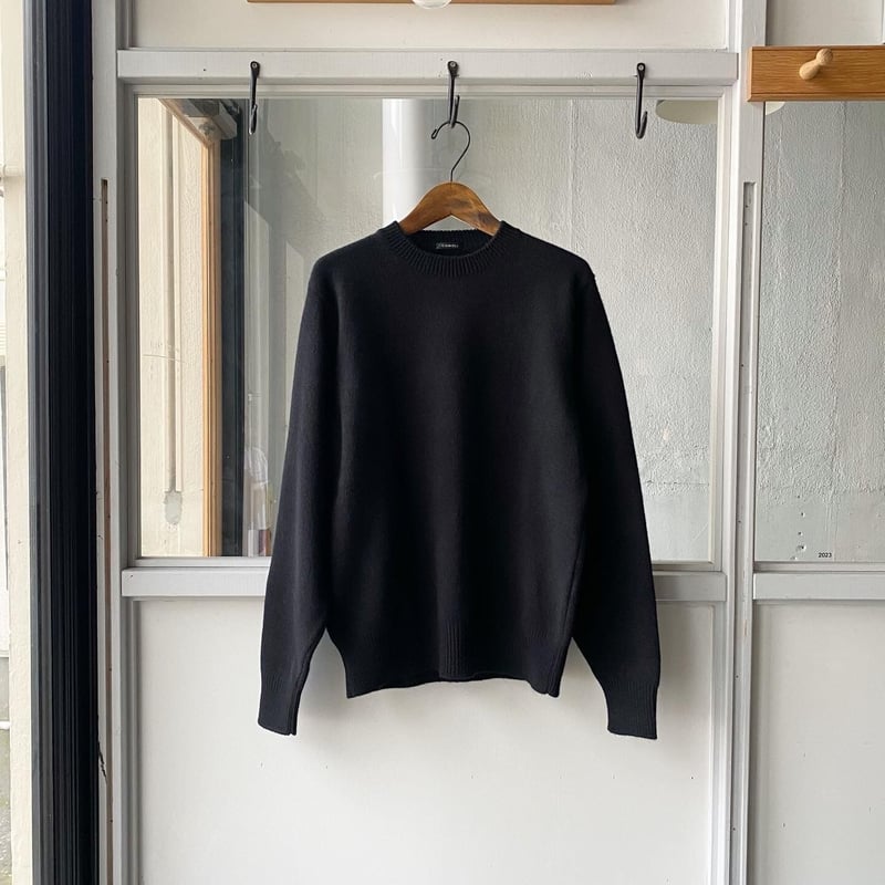 COMOLI ラムズウール クルーネックニット | Less Higashikawa COMOLI ラムズウール クルーネックニット | Less Higashikawa