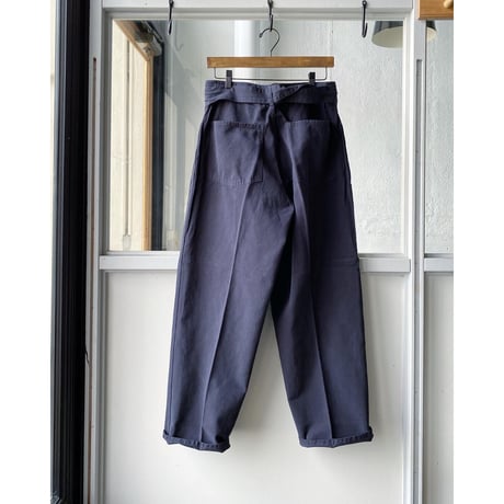 COMOLI  製品染 ベルテッドパンツ
