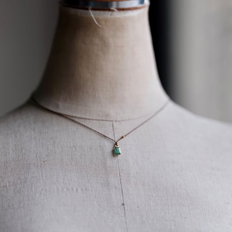 Margaret Solow 　 Enclosed Small Square Emerald Necklace 18K