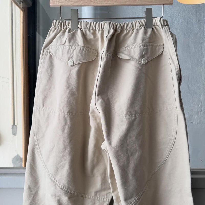 COMOLI ポストワークツイル ハンティングパンツ | Less Higashikawa