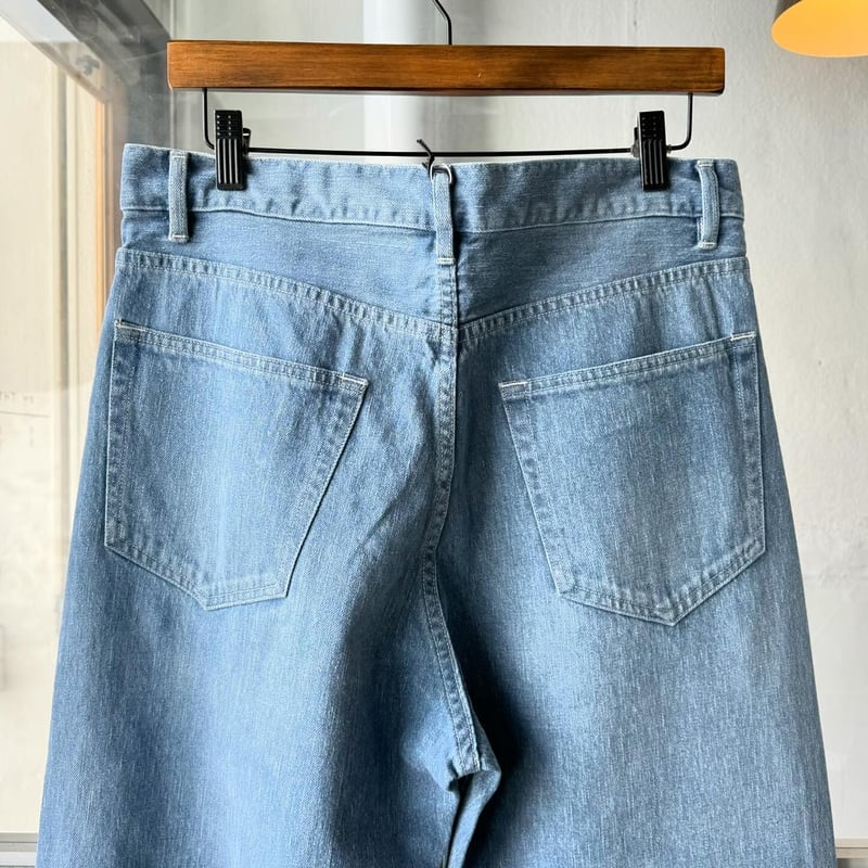 AURALEE SELVEDGE FADED LIGHT DENIM WIDE PANTS | AURALEE SELVEDGE FADED LIGHT DENIM WIDE PANTS |