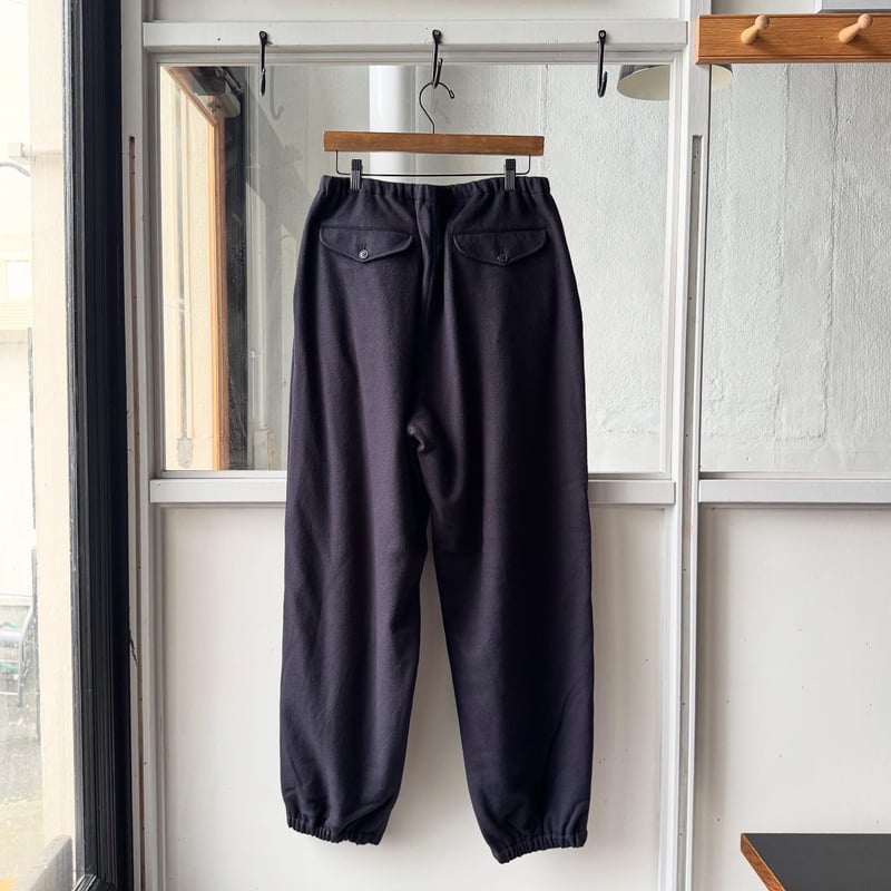 COMOLI カシミヤ ドローストリングパンツ | Less Higashikawa