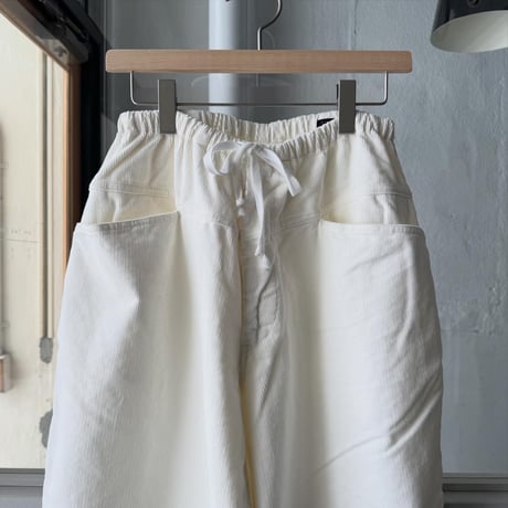 COMOLI　コーデュロイ ドローストリングパンツ
