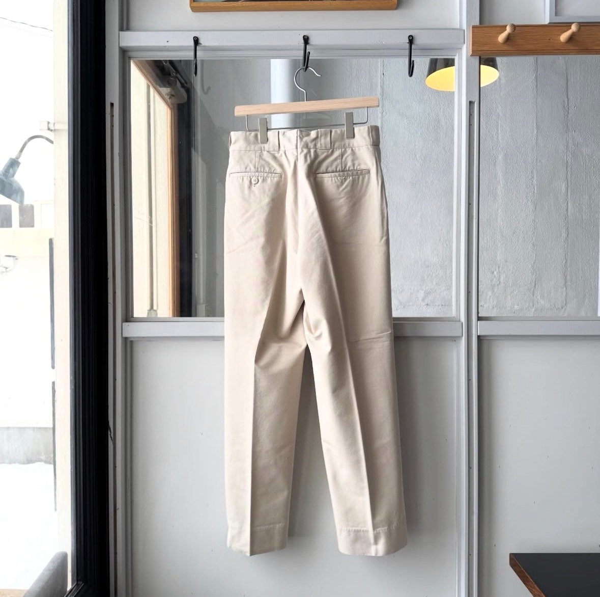 COMOLI ポストワークツイルパンツ | Less Higashikawa
