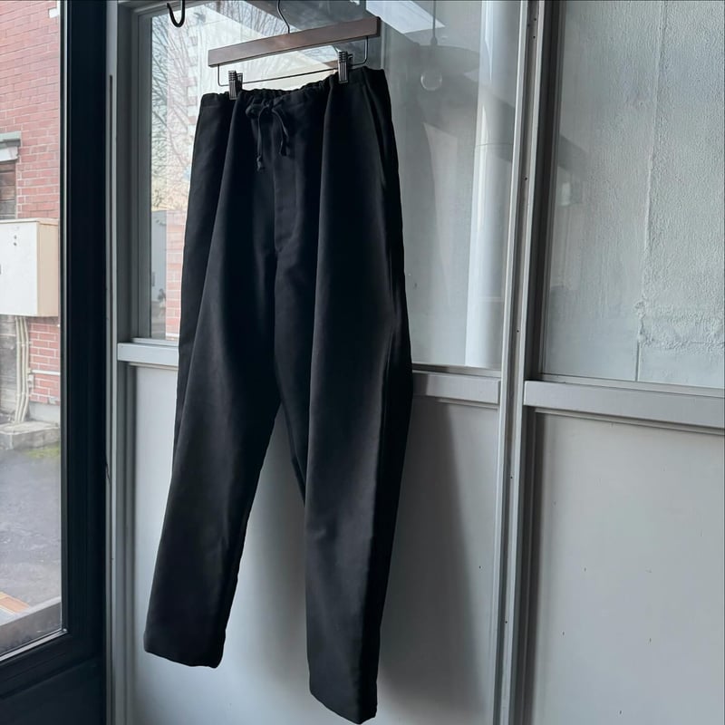 COMOLI モールスキン ドローストリングパンツ | Less Higashikawa