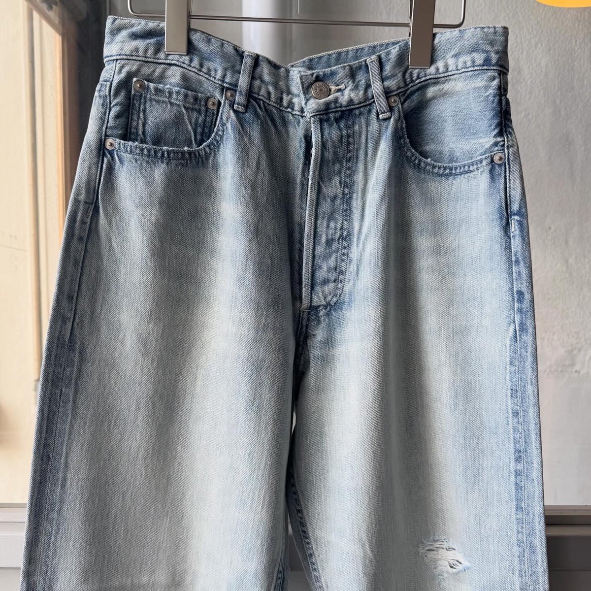 AURALEE FADED SELVEDGE LIGHT DENIM WIDE PANTS |