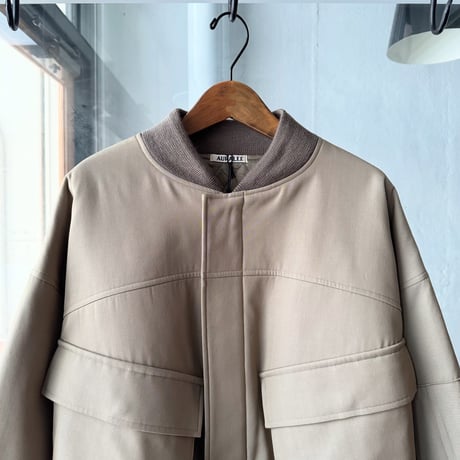 AURALEE　LIGHT WOOL MAX GABARDINE CHAMBRAY PADDED FLIGHT BLOUSON