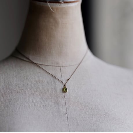 Margaret Solow 　 Enclosed Baguette Peridot Necklace 18K