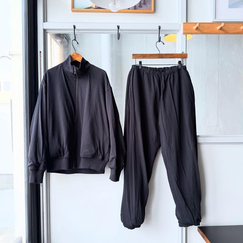 COMOLI リバーシブル トラックジャケット | Less Higashikawa COMOLI リバーシブル トラックジャケット | Less Higashikawa