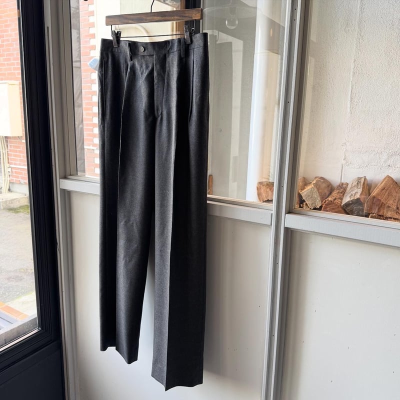 AURALEE SUPER LIGHT WOOL TWO-TUCK SLACKS | Less