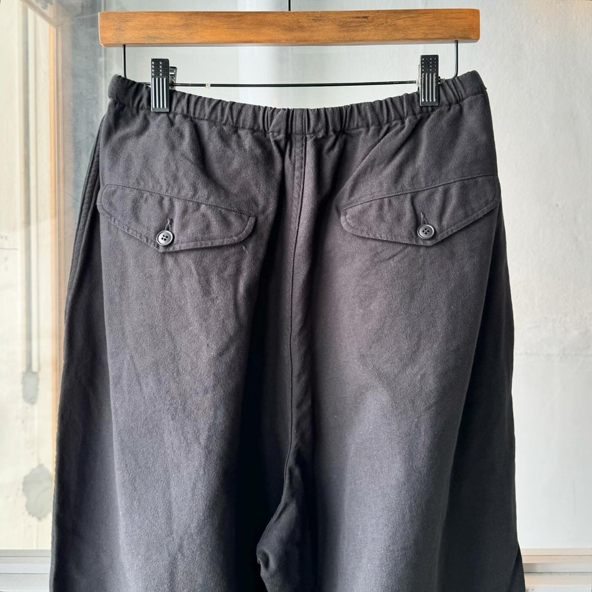 COMOLI コットンダックス テーパードパンツ | Less Higashikawa COMOLI コットンダックス テーパードパンツ | Less Higashikawa
