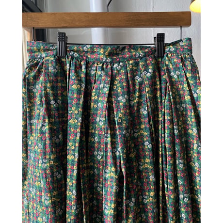 YAECA    [ WRITE ]    WOMENS  タックスカート (LIBERTY)