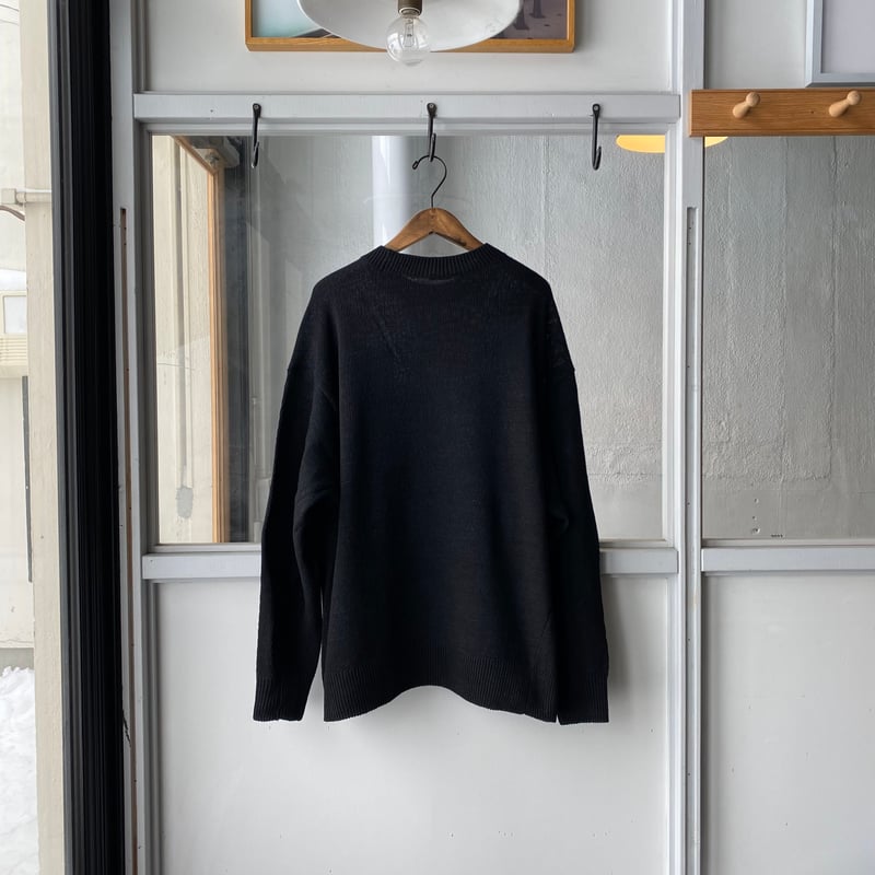 COMOLI ブラック クルーネックニット | Less Higashikawa COMOLI ブラック クルーネックニット | Less Higashikawa