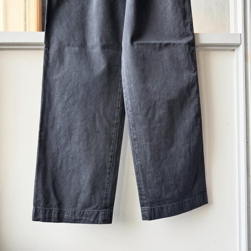 AURALEE GARMENT-DYED FINX LIGHT CHINO ONE-TUCK