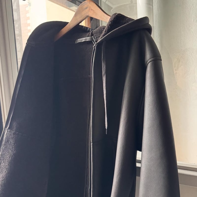 COMOLI シープスキン ジップパーカ | Less Higashikawa