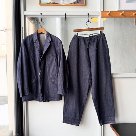 COMOLI　ネイビーデニム テーパードパンツ