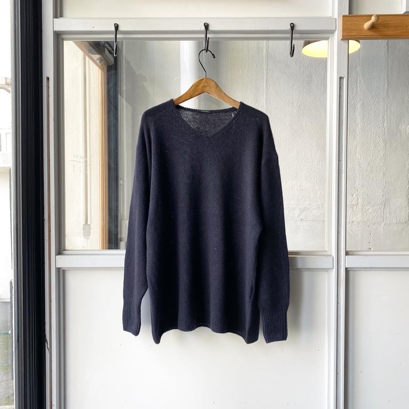 COMOLI カシミヤ製品染 Vネックニット | Less Higashikawa COMOLI カシミヤ製品染 Vネックニット | Less Higashikawa
