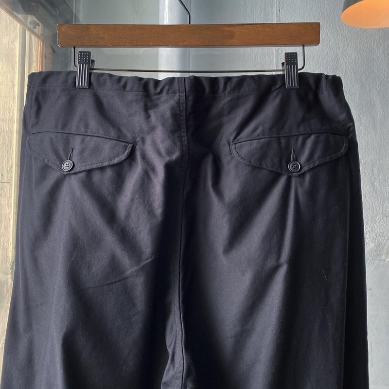 COMOLI コットンサテン ドローストリングパンツ | Less Higashikawa COMOLI コットンサテン ドローストリングパンツ | Less Higashikawa