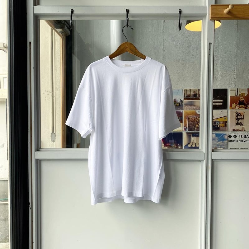 COMOLI 空紡天竺 半袖Tシャツ | Less Higashikawa COMOLI 空紡天竺 半袖Tシャツ | Less Higashikawa