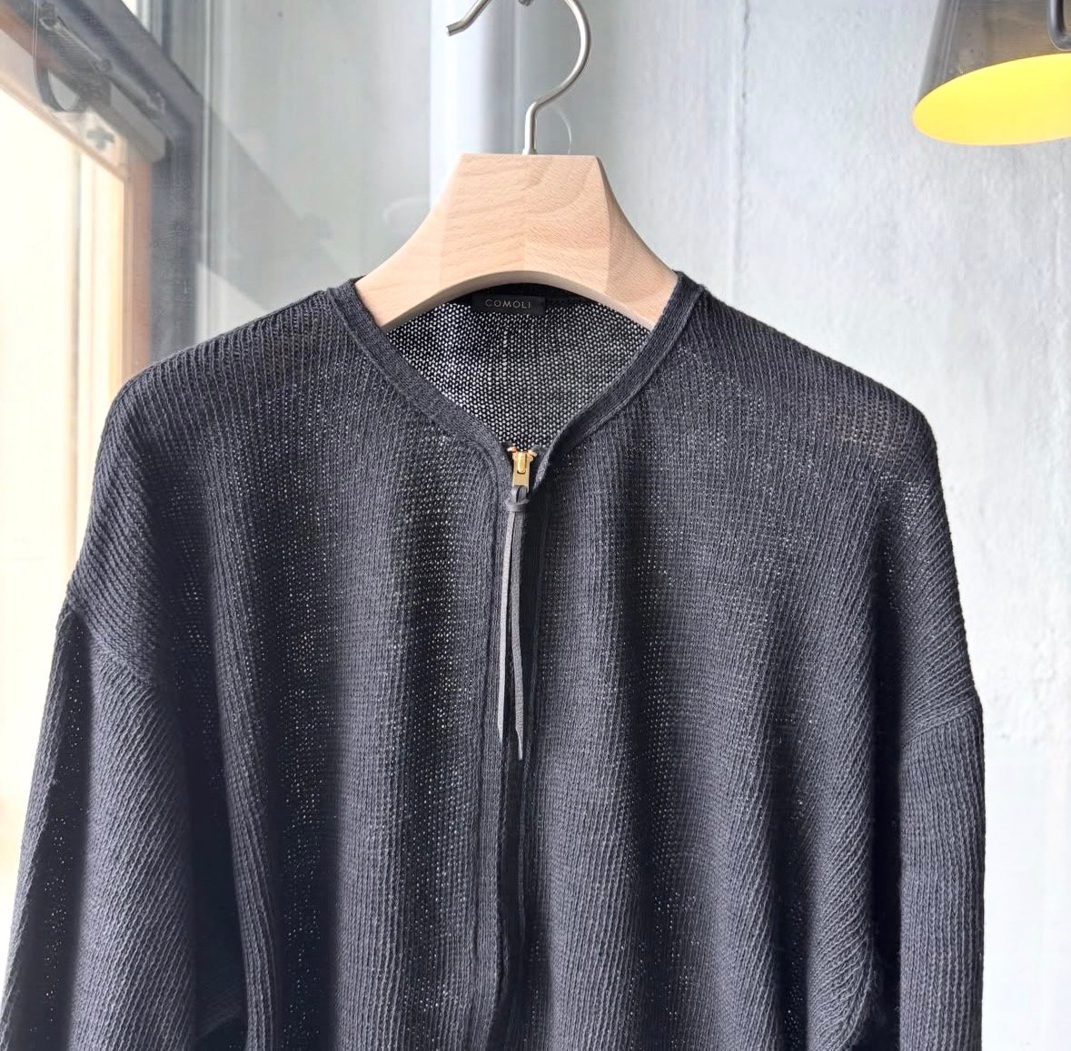 COMOLI 8G ジップカーディガン | Less Higashikawa