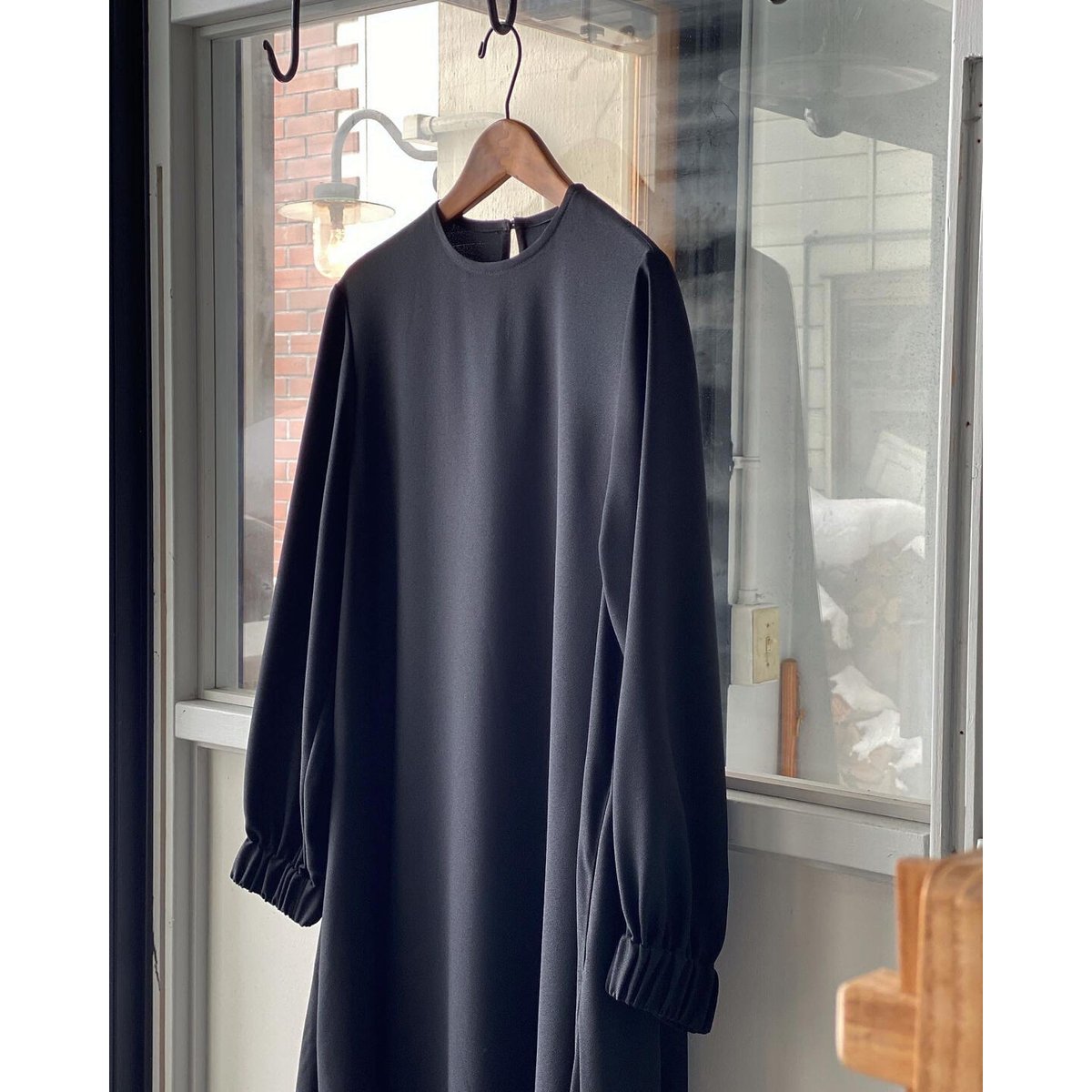 fruits of life ジョーゼットパフワンピース / 黒羽色(ブラック) | Les