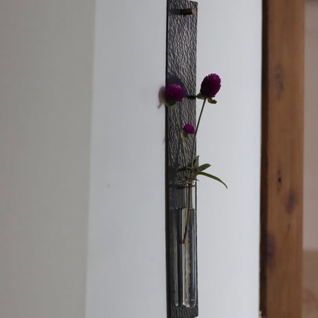 鎚目模様の壁掛け花器