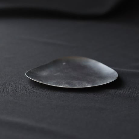Stone S  ふぞろいの黒染皿