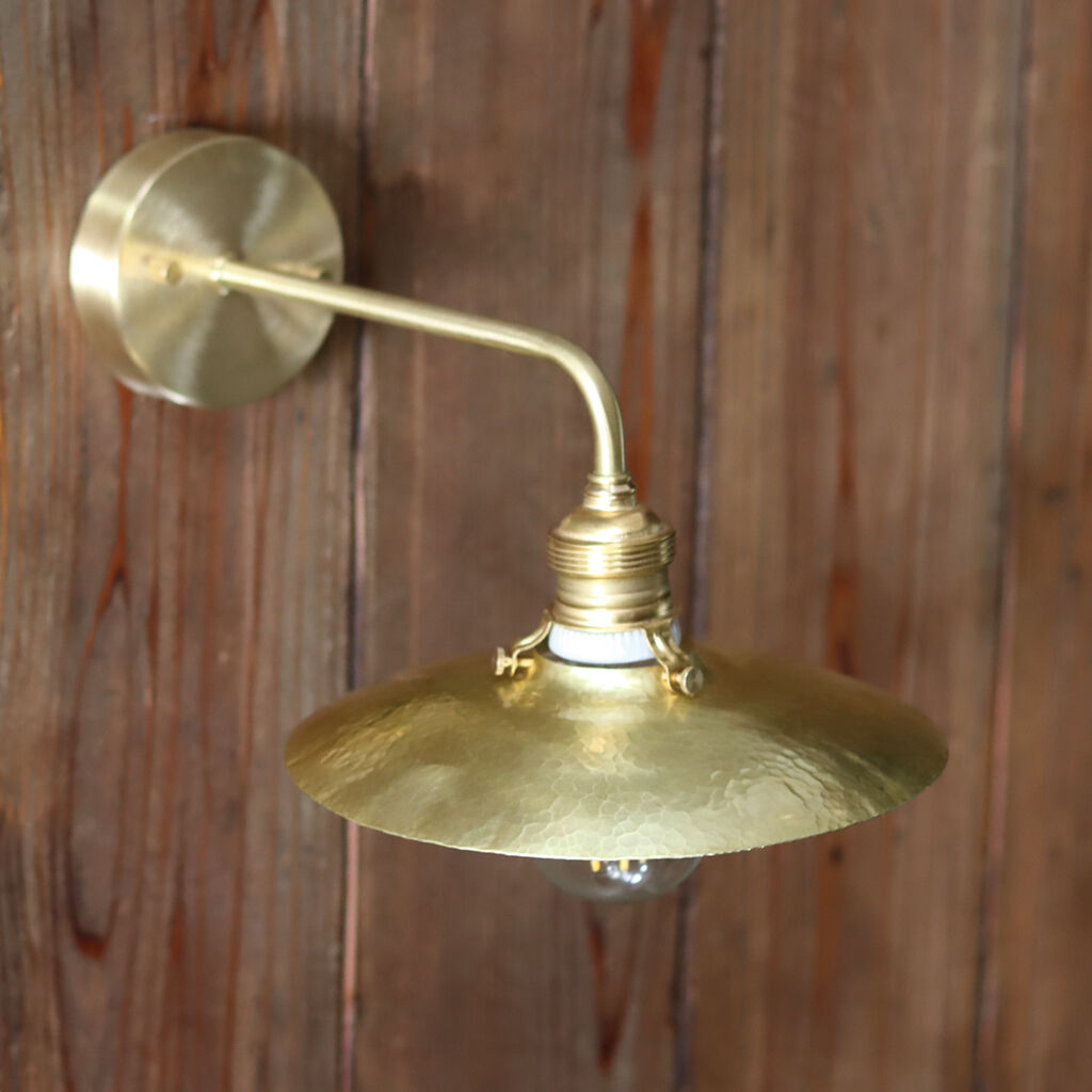 鎚目模様の壁掛けシェードランプ E17お皿型 真鍮素地200mm