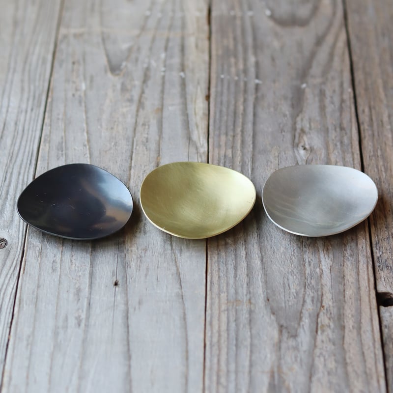 Stone mini ふぞろいの小さい真鍮皿 2枚組 | WATO