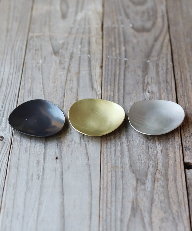 Stone mini ふぞろいの小さい真鍮皿 2枚組 | WATO