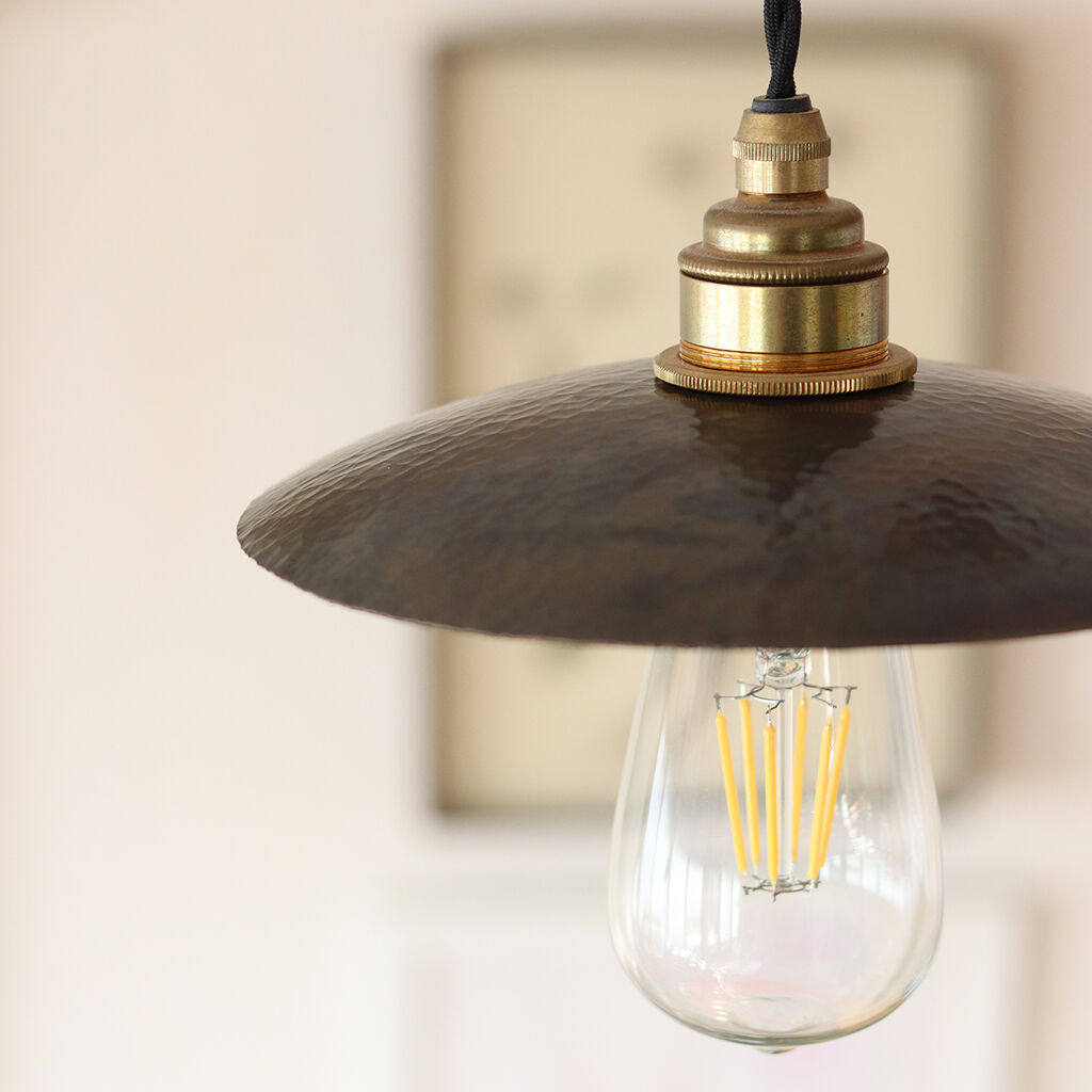鎚目模様のシェードランプ E26お皿型 真鍮200mm 黒染 | WATO