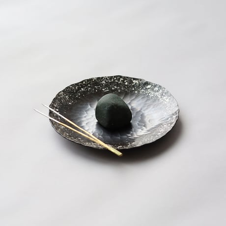 黒染銀散らし托