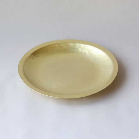 鎚目模様の真鍮リム皿　八寸