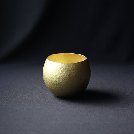 まあるい花器　真鍮鎚目