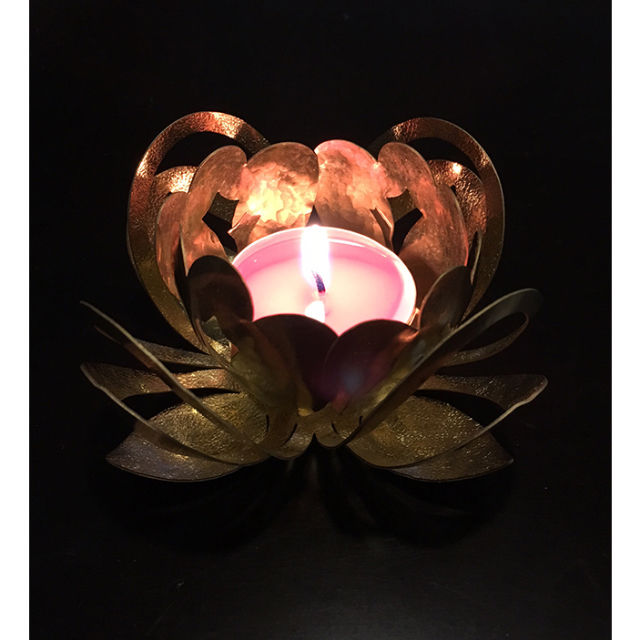 蓮型の真鍮キャンドルホルダー [ ハスアカリ ] | WATO