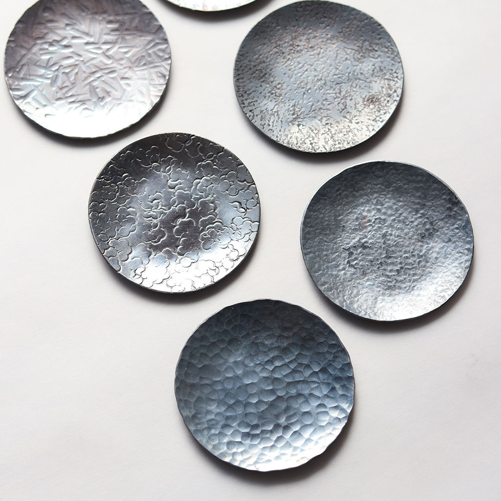 鎚目模様の純銅豆皿 [ 新月黒染 ] | WATO