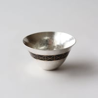 鍛金蒔絵　純銀酒器　三つ鱗   [  黒  ]