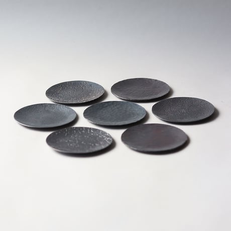 鎚目模様の純銅豆皿 　[　新月黒染　]