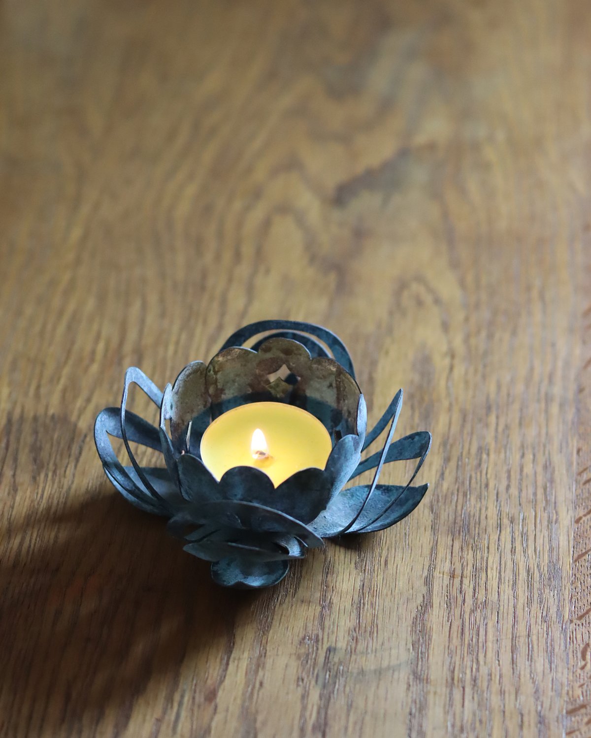 蓮型の真鍮キャンドルホルダー [ ハスアカリ ] | WATO